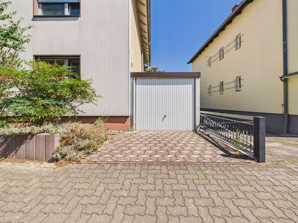 Garage vor dem Haus