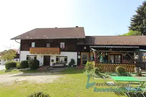 *** Tolles Wohnhaus mit vielseitig nutzbarer Gaststube in Höhenlage Nähe Langfurth/Schöllnach *** – Deggendorf (Kreis) – Vorschaubild 1