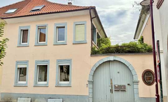 Leben im Herzen von Rhodt - großzügiges und vielseitiges Einfamilienhaus
