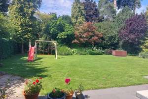 Haus mit großem Garten in der begehrten Waldstadt!