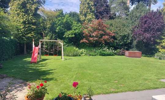 Haus mit großem Garten in der begehrten Waldstadt!