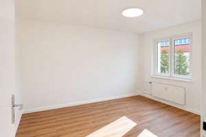 Frisch renovierte 2-Zimmer-Wohnung mit Loggia und Grünblick – bezugsfrei in Reinickendorf – Lienemannstraße 23, 13403 Reinickendorf (Ortsteil), Berlin – Vorschaubild 4