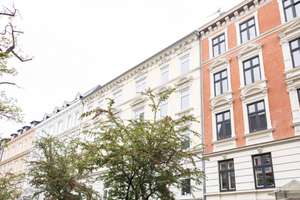 Ottensen: Moderne trifft Altbau - ETW mit Wohnküche und Balkon in Top-Lage