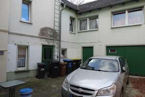 Viel Platz in Hohenmölsen: Mehrfamilienhaus mit zehn Zimmern – August-Bebelstraße 2, 6679 Hohenmölsen – Vorschaubild 3