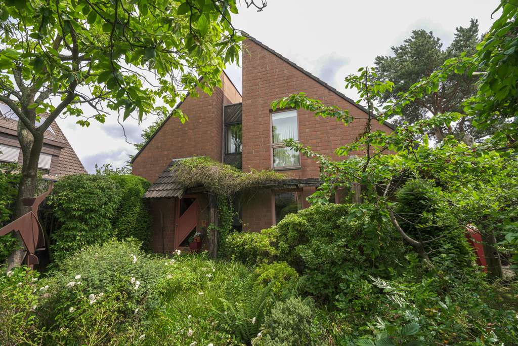 Individuelles Architektenhaus mit Einliegerwohnung und Naturgarten