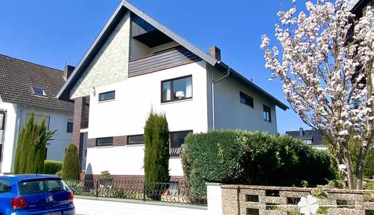 Bild von VERKAUFT - BERK Immobilien - Großzügiges Architektenhaus mit Wohnambiente und traumhaften Garten - i
