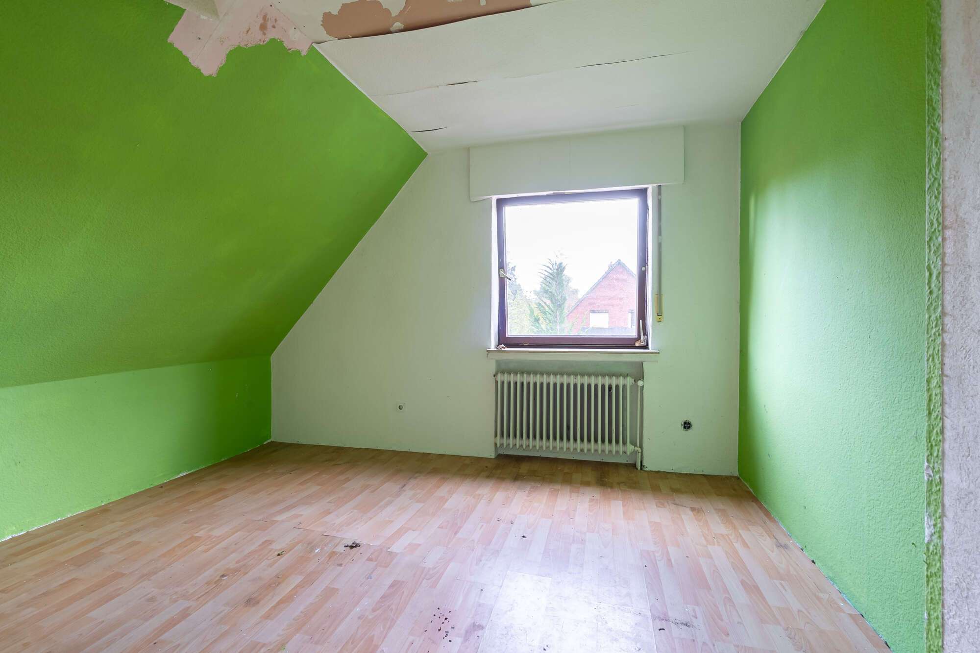 Immobilie in Großenkneten - Sanierungsbedürftiges Einfamilienhaus, bzw. Abrissobjekt auf großzügigem Eckgrundstück, Obj. 8952 - Bild 1