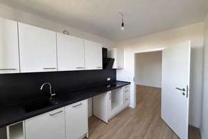 Exklusiv sanierte Etagenwohnung mit sonnigem Südostbalkon und Einbauküche – Die vollständige Adresse der Immobilie erhältst du vom Anbieter., 50735 Riehl, Köln – Vorschaubild 4