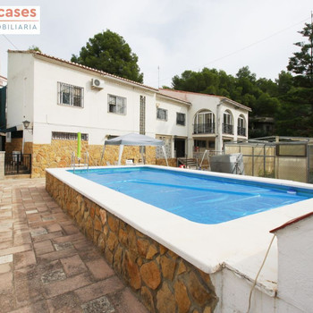 CHALET IN DER URBANISATION SIERRA CALDERONA