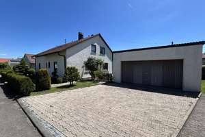 Großzügiges Zweifamilienhaus mit Garten und Doppelgarage in ruhiger Lage – Die vollständige Adresse der Immobilie erhältst du vom Anbieter., 72813 Sankt Johann – Vorschaubild 2