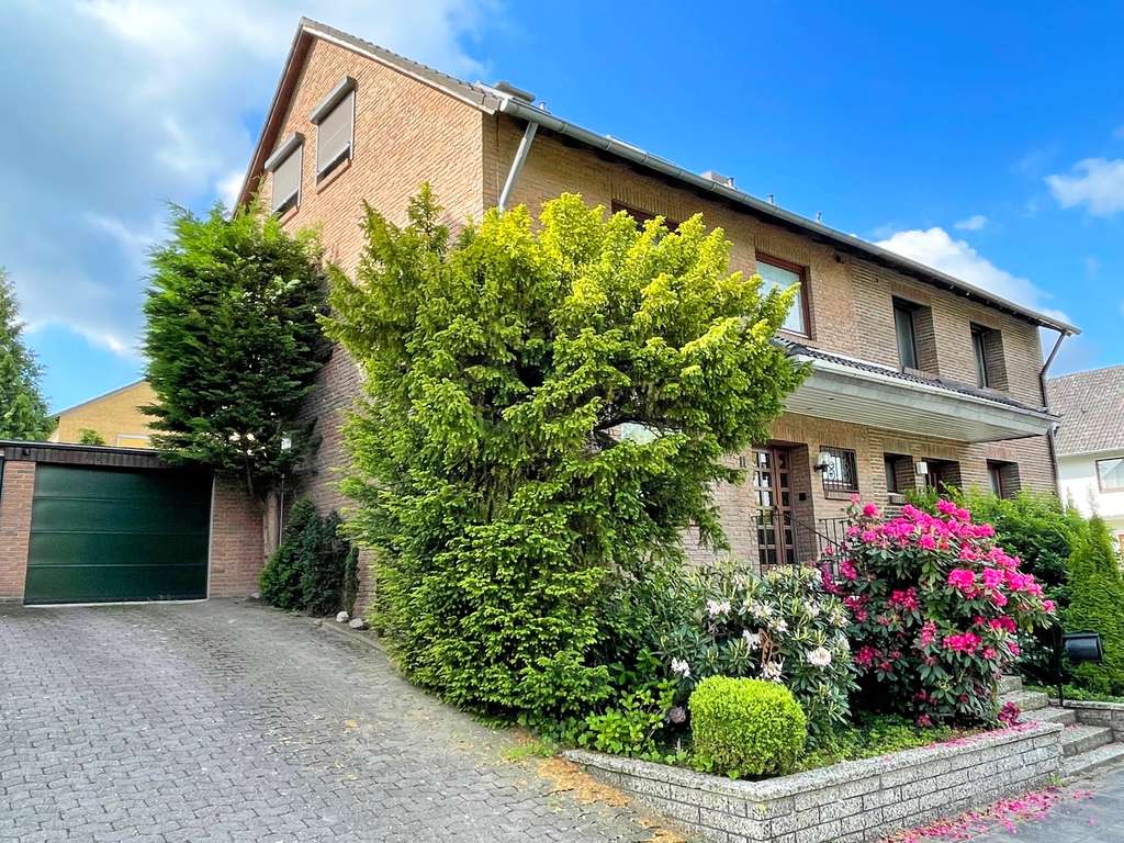 Immobilie in Wennigsen (Deister) - - NEUER PREIS - Großes Einfamilienhaus mit neuer Heizungsanlage - Bild 0