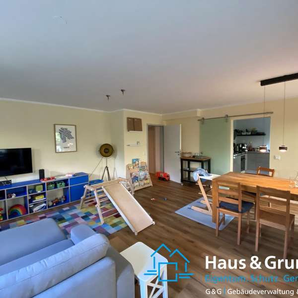 *** Großzügige, helle 5-Zimmer-Erdgeschoss-Wohnung mit Terrasse und Gemeinschaftsgarten ****