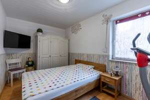 ***Zeitloses Zweifamilienhaus in Oyten: Wohnkomfort mit Kamin, 2 Garagen und mehr – Die vollständige Adresse der Immobilie erhältst du vom Anbieter., 28876 Oyten – Vorschaubild 17