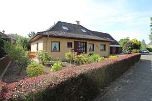 Hier wohnen Sie unmittelbar am Krefelder Stadtwald! ( Bungalow )