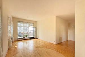 Helle 4-Zi.-Dachgeschosswohnung mit großer Südwest-Terrasse in Waldtrudering – Die vollständige Adresse der Immobilie erhältst du vom Anbieter., 81827 Waldtrudering, München – Vorschaubild 2