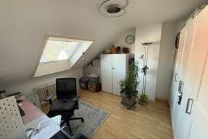 + Schöne 3-Zi.-DG-Whg. in S-Rohracker * EBK * Tageslicht-Bad * PKW-Stellplatz * gute Ausstattung + – Die vollständige Adresse der Immobilie erhältst du vom Anbieter., 70329 Rohracker, Stuttgart – Vorschaubild 4