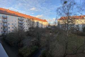 Rohdiamant im Grünen wartet auf Ihre Umgestaltung - 3 Zimmer Wohnung mit Dielen und Balkon – Grazer Damm 133, 12157 Schöneberg, Berlin – Vorschaubild 12