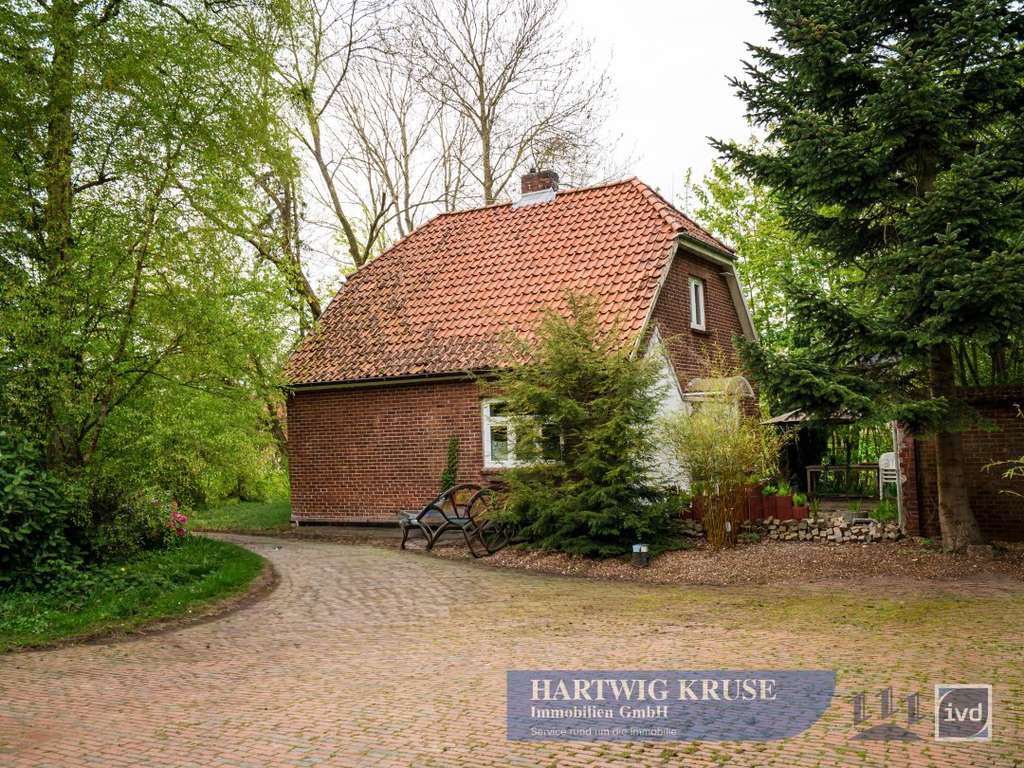 Immobilie in Drochtersen - Vermietetes Einfamilienhaus in ruhiger Lage mit großem Grundstück und Entwicklungspotenzial - Bild 1