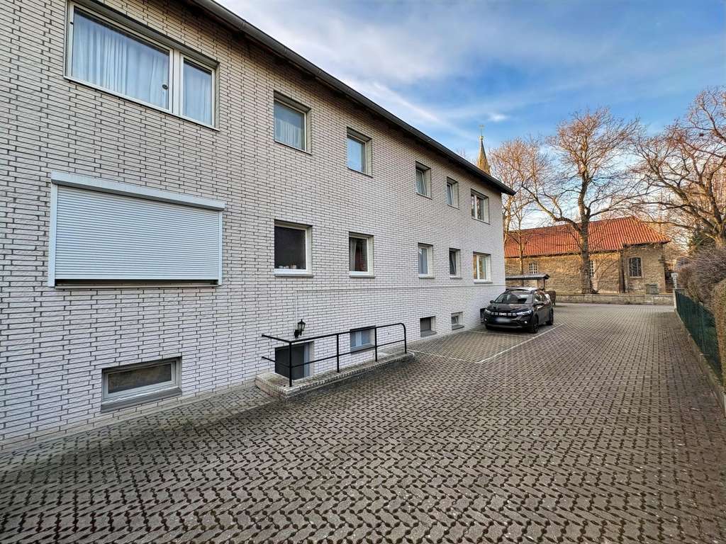 Immobilie in Sarstedt - Gepflegtes 4-Familienhaus als attraktive Kapitalanlage - Bild 2