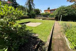 Stilvoll modernisiert: Zweifamilienhaus mit Doppelgarage und großem Garten – Neunkirchen (Kreis) – Vorschaubild 22