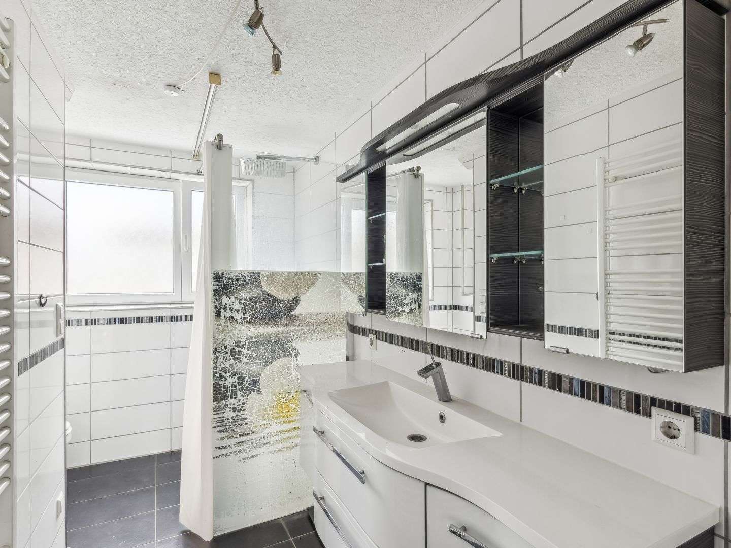 Immobilie in Weinstadt - Sehr viel Platz zum Gestalten: Zweifamilienhaus in Weinstadt - Bild 5