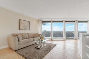 Stilvolle Wohnung mit Rheinblick und Panorama über Düsseldorf – 40474 Golzheim, Düsseldorf – Vorschaubild 3