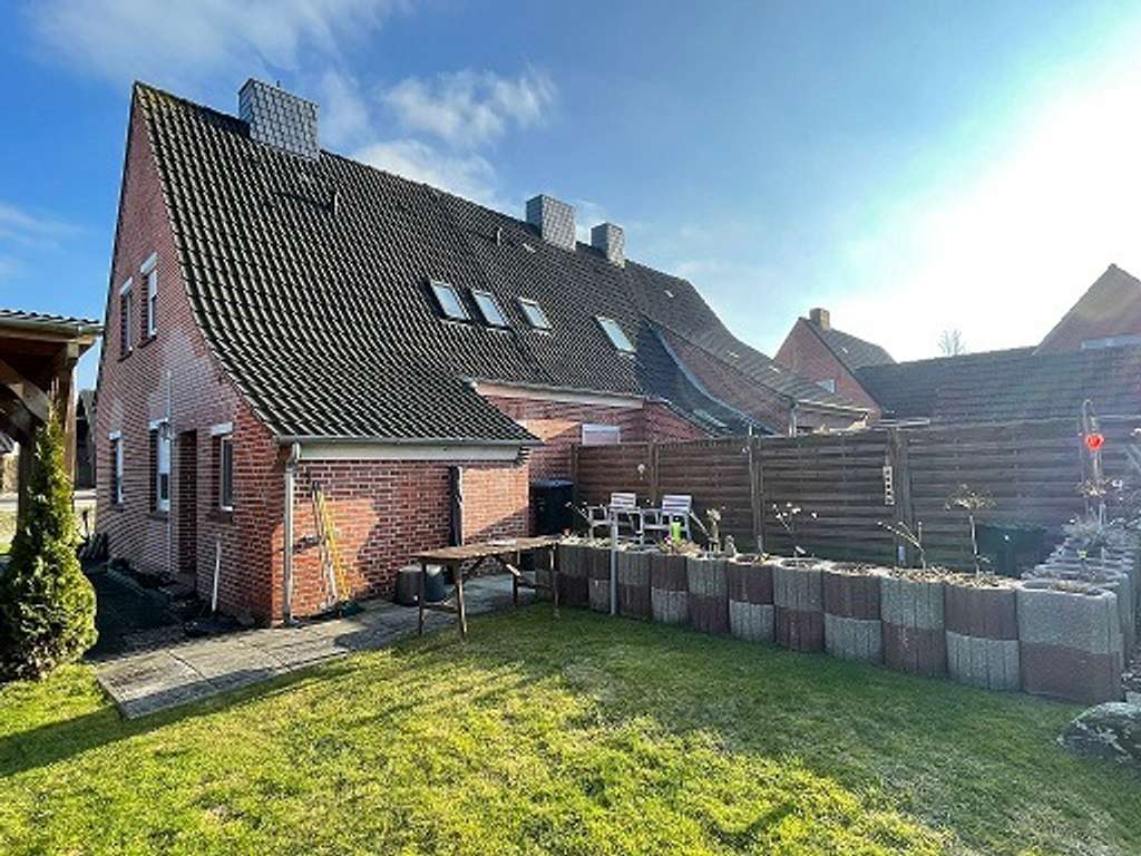 Immobilie in Moormerland - Gepflegte Doppelhaushälfte mit großem Grundstück und Entwicklungspotenzial - Bild 2