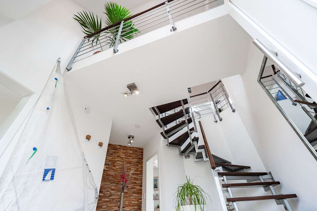 Immobilie in Fahrenkrug - Hochwertig ausgestattetes Architektenhaus mit Kapitänsgiebel, Pool und ausgebautem Dachgeschoss - Bild 3