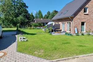 Neubau Doppelhaushälfte in schöner Lage - 4 Zimmer zzgl. ausgebauten Dachboden und Garten! – Brookweg 34b, 21465 Wentorf bei Hamburg – Vorschaubild 2