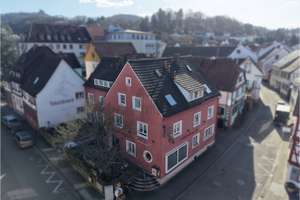 KERNSANIERTES MEHRFAMILIENHAUS MIT 9 EINHEITEN + BÜRO & DG-POTENZIAL - BIS ZU 8,48% RENDITE MÖGLICH! – Die vollständige Adresse der Immobilie erhältst du vom Anbieter., 76855 Annweiler am Trifels – Vorschaubild 1