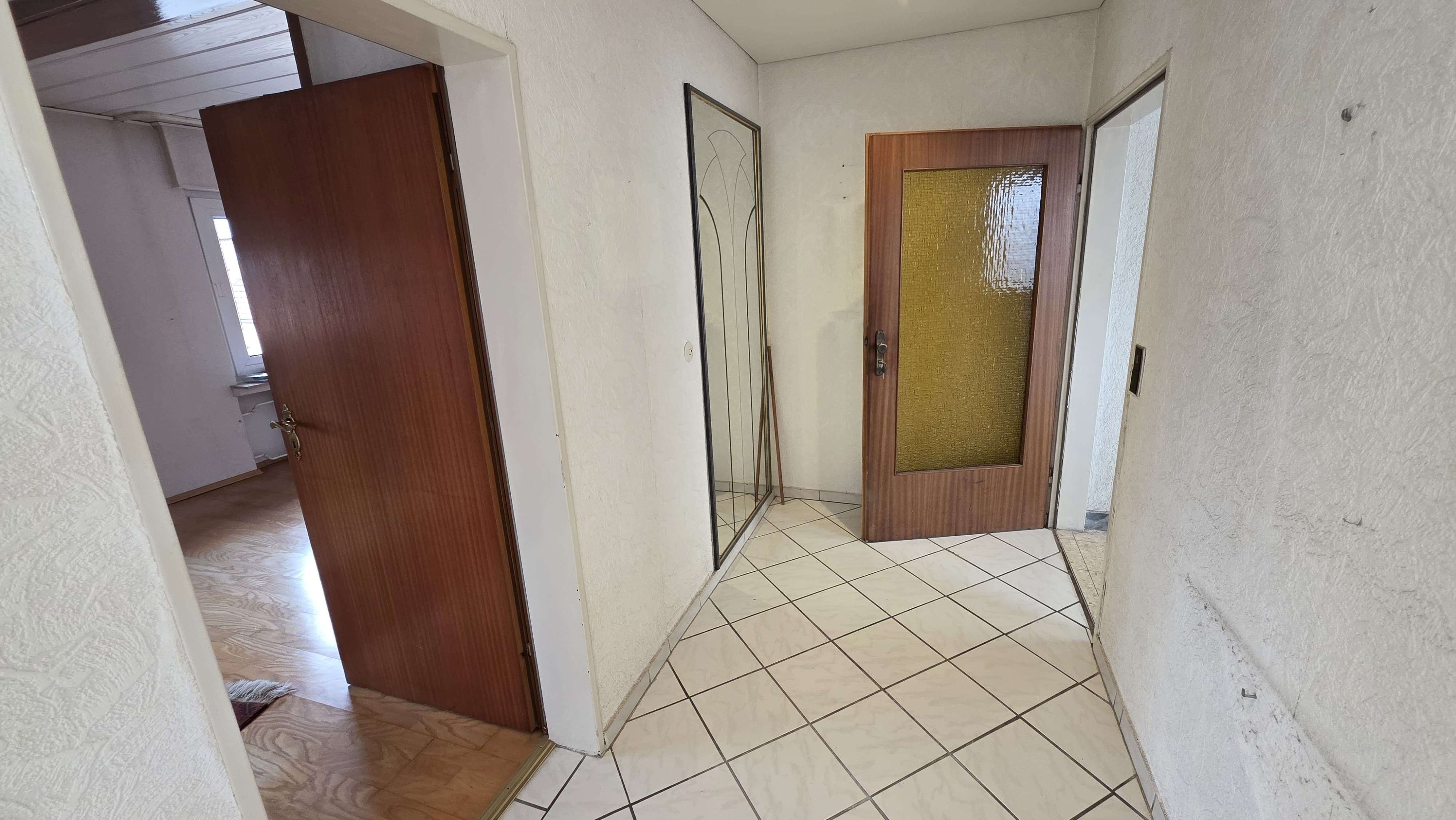 Immobilie in Philippsburg - 1-2 Familienhaus mit gutem Raumangebot und großen Garagentrakt der ideal für Hobbyhandwerker ist - Bild 35