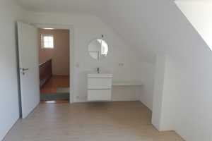 Nur für Studierende, 2-Zimmer DG-Wohnung  in PH-Nähe, für 2-er WG – Freiburg im Breisgau – Vorschaubild 3