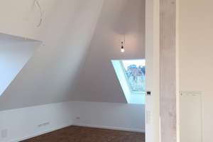 Schwabing, schöne DG-WHG/Lift, neu saniert, 2 Min. z. Englischen Garten, bis 4 m hohe Decken, ruhig – Stengelstraße 19, 80805 Münchner Freiheit, München – Vorschaubild 3