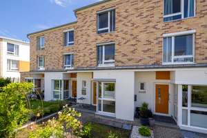 Ideal für Familien: Traumhaftes Townhouse mit Süd-Garten – Die vollständige Adresse der Immobilie erhältst du vom Anbieter., 22399 Poppenbüttel, Hamburg – Vorschaubild 1