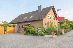 Sankt Augustin-Ort: Lichtdurchflutete Loggia-Wohnung in ruhigem Wohnumfeld