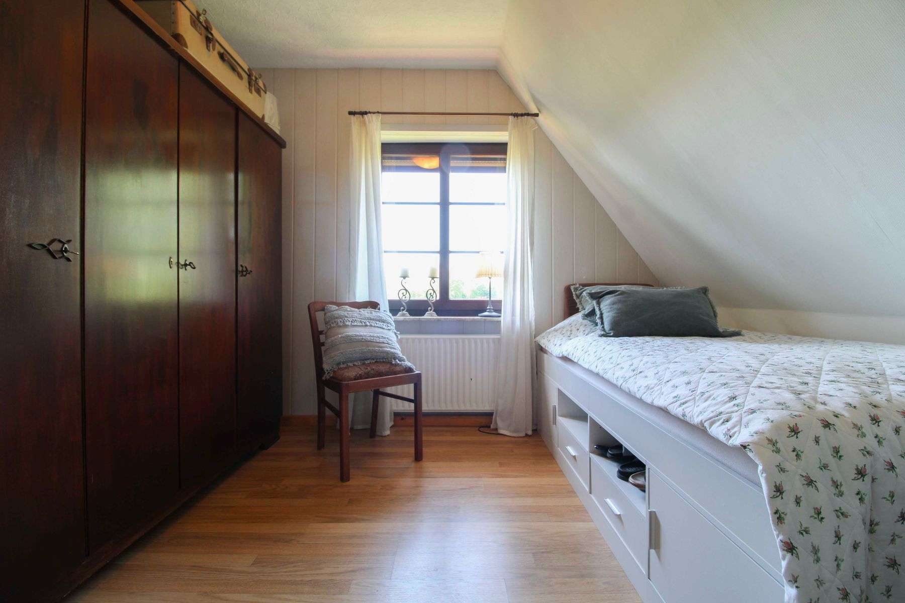 Immobilie in Wischhafen - Reetdachidylle in ruhiger Feldrandlage von Wischhafen - Landhaus mit Ferienwohnung - Bild 12