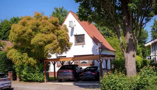 Bild von Einfamilienhaus mit Traumgrundstück und vielfältigen Möglichkeiten.