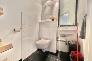 *Modernes RMH mit 2 Garagen & Carport* – Hüttenweg 2/4, 88213 Ravensburg – Vorschaubild 4