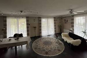 Naturnahe Stadt-Villa – neuwertig und energieeffizient – Die vollständige Adresse der Immobilie erhältst du vom Anbieter., 61273 Wehrheim – Vorschaubild 2