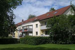 * 2 Zimmer, Bad modernisiert, mit Dusche *