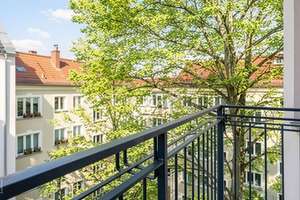 Rarität im Kiez: moderne Dachgeschoss-Maisonette mit Südbalkon