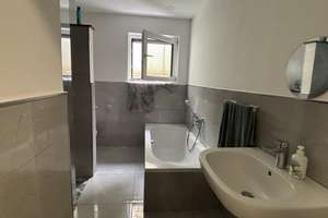 Moderne 4,5-Zimmer-Maisonette mit Garten, Terrasse, 2 Stellplätzen und 2 Bädern – Ihr neues Zuhause!