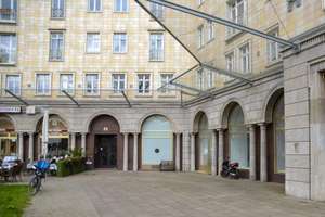 Lichtdurchflutete 2-Zimmer-Wohnung mit Charme am Strausberger Platz – Strausberger Platz 8, 10243 Friedrichshain, Berlin – Vorschaubild 4