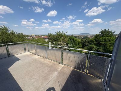 Attraktive 3,5-Zimmer-Wohnung mit großzügigem Balkon & Blick über Kitzingen (MH26 L7)