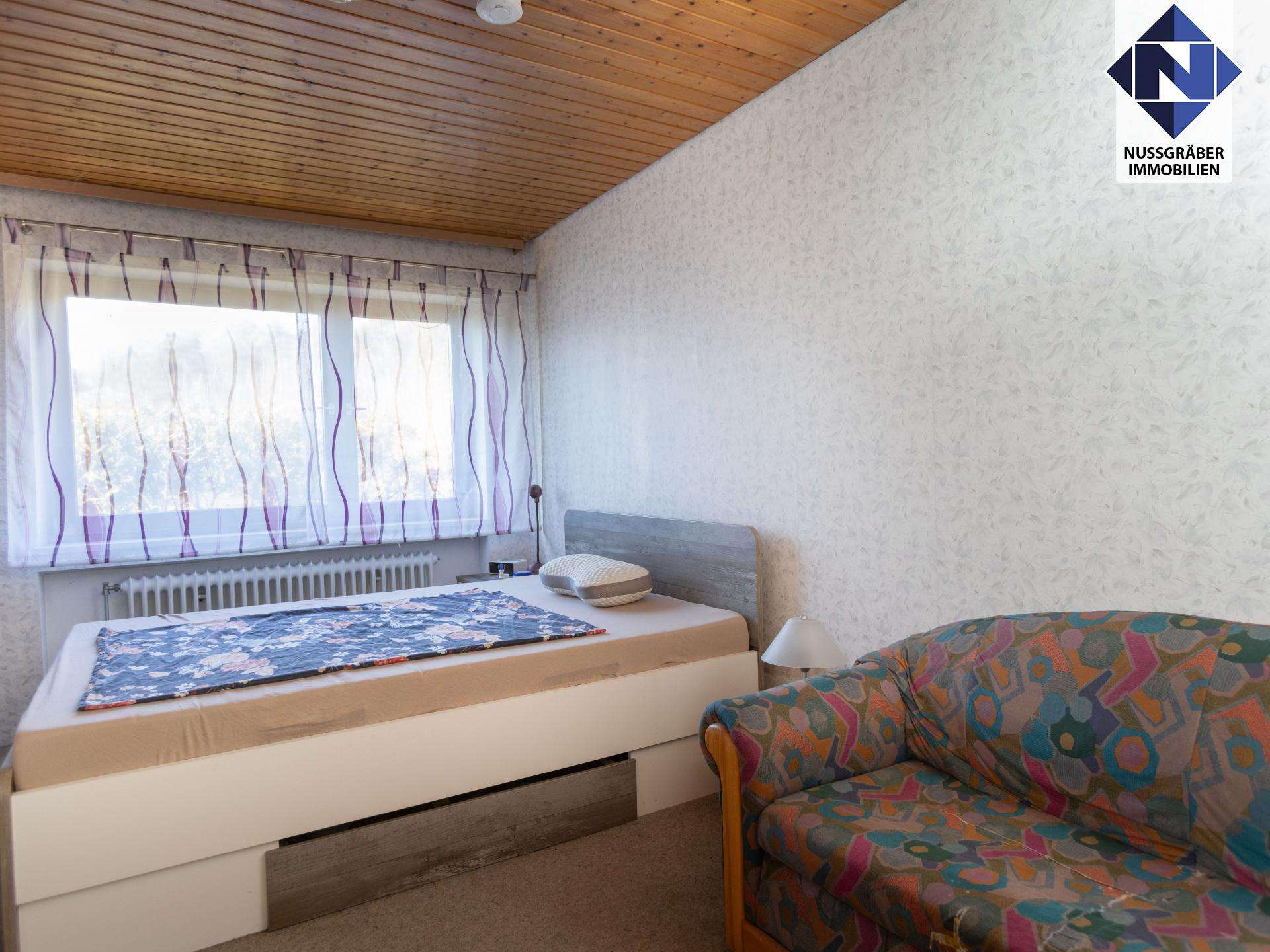 Immobilie in Frickenhausen - Familienparadies mit 7,5 Zimmern, offenem Kamin und großem Garten - Bild 9