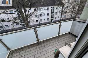 Helle Wohnung mit Balkon & Einbauküche – Köln – Vorschaubild 2