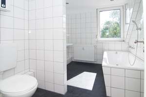 Großzüg gechnittene 3-Zimmer-Dachgeschoßwohnung in Essen-Bergerhausen – Sabinastraße 7, 45136 Bergerhausen, Essen – Vorschaubild 2