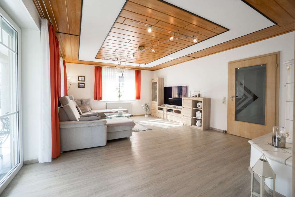 Immobilie in Mengen - Großzügig leben mit Weitblick - Zweifamilienhaus mit parkähnlichem Grundstück - Bild 1