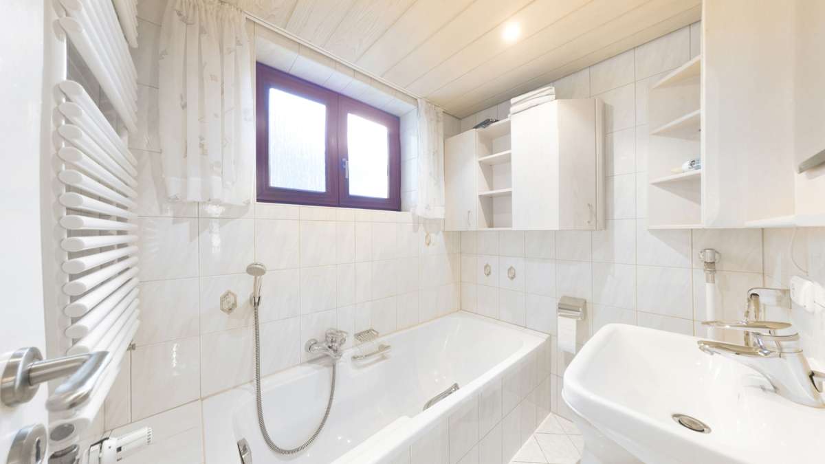 Immobilie in Walkertshofen - Charmant, solide, ausbaufähig ist dieses Einfamilienhaus in Walkertshofen - Bild 3