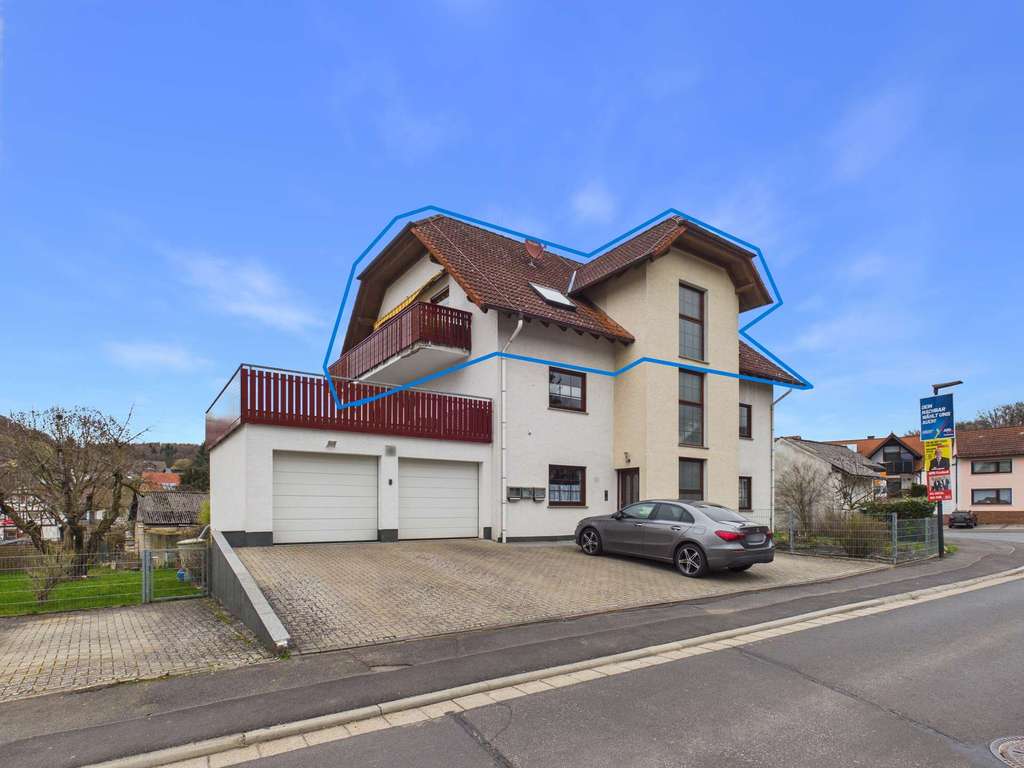 Immobilie in Ranstadt - Großzügige Dachgeschosswohnung mit Balkon und viel Licht auf ca. 118 m² in Ranstadt-Bobenhausen - Bild 0